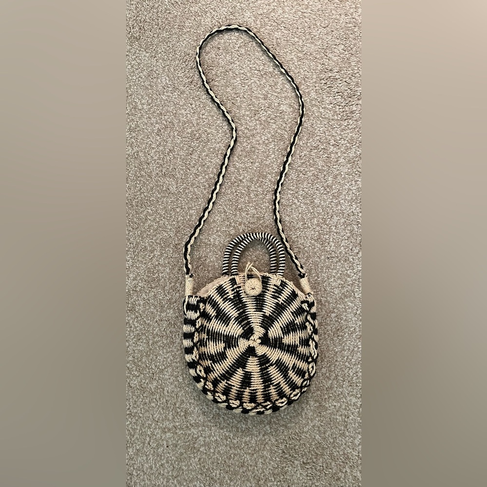 Woven circular purse (dark blue & cream)